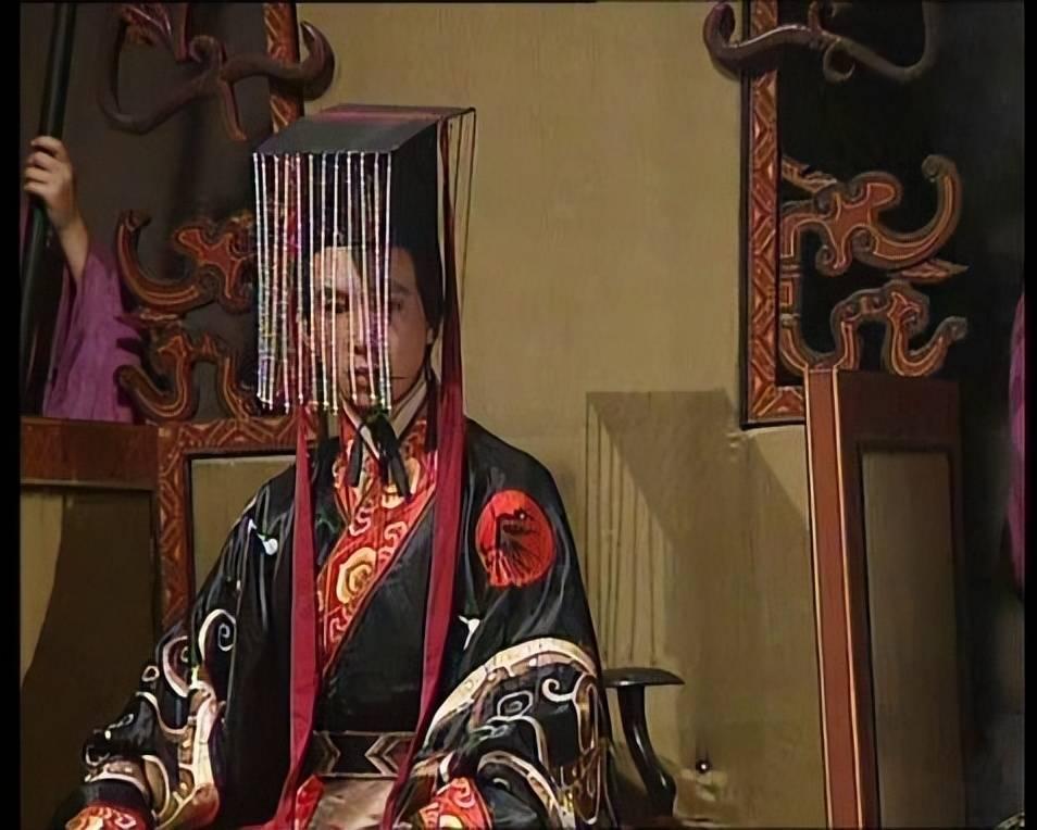 你说汉献帝懦弱吧，他禅位时一句话让曹丕汗流浃背；你说他有骨气吧，他却苟活了十四年