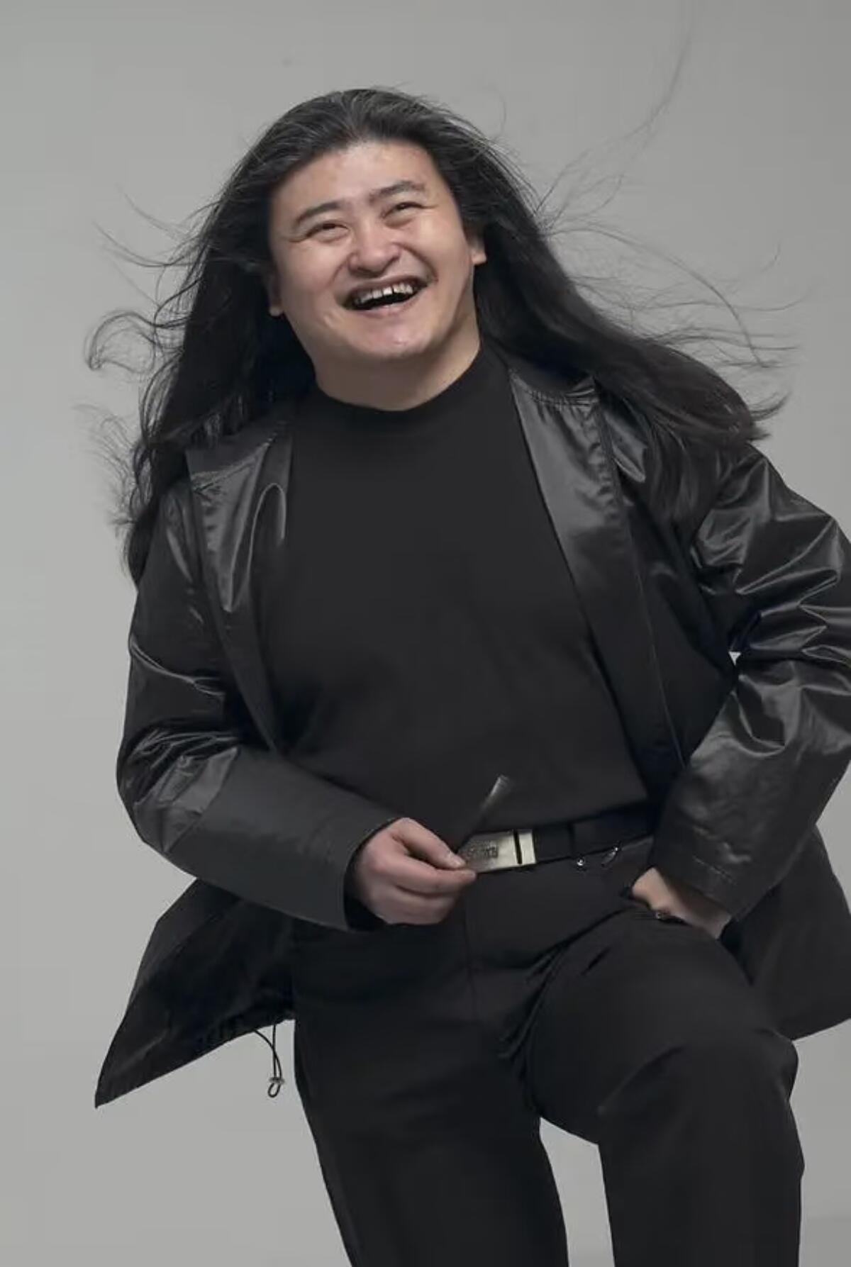 张纪中一篇悼文逆风翻盘刘欢离世，圈内纷纷悼念，最意外的竟是饱受争议的张纪中。常年因带货、家事争议被吐