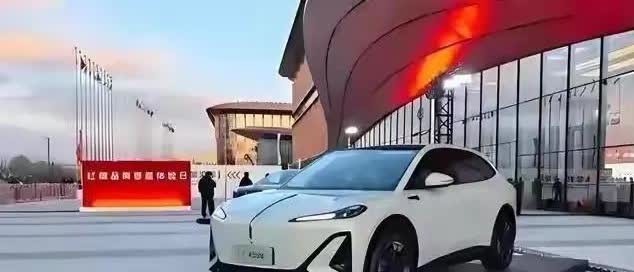 这就是赤裸裸的现实！电车18万：使用9年，电费9999元，卖2万；油