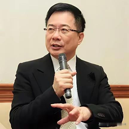 蔡正元警告新加坡：中国对新加坡太客气。该施压就施压，该制裁就制裁。新加坡总理