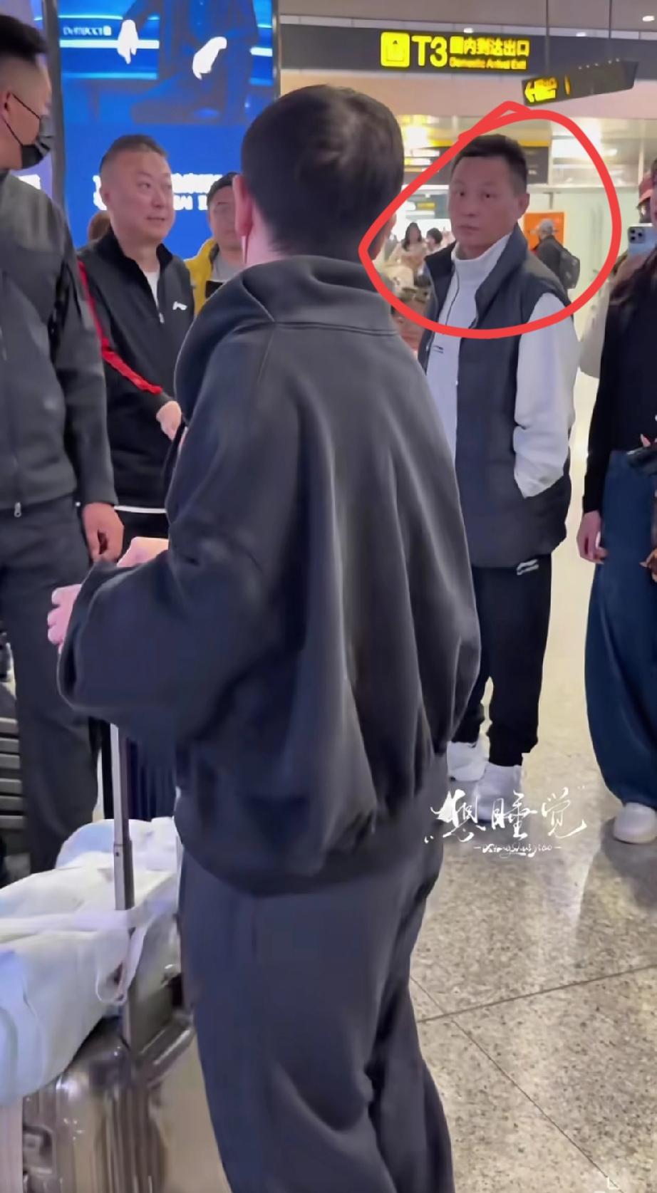 重庆德华跟赛了，本以为是退休了。看他国内重庆比赛，跟着过去了。有他跟着，心里都很