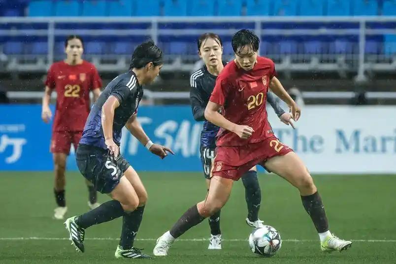 避免黑色时刻！中国女足逼平日本队无缘争冠，11脚射门优于对手7次并不落下风。