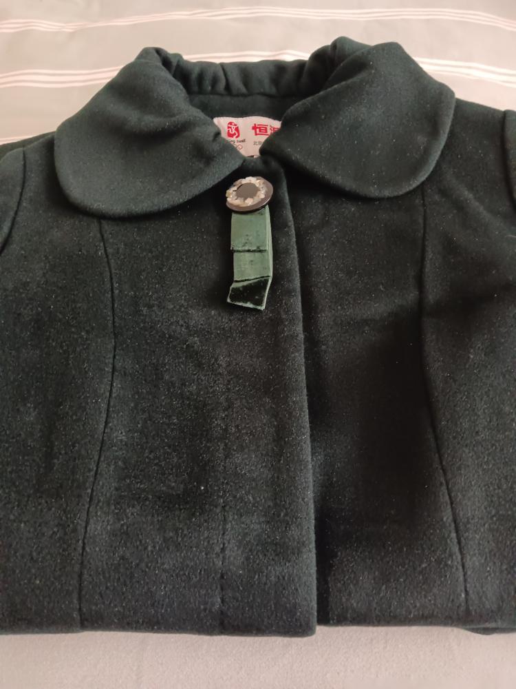 昨天，我把10年前花了1500元买的一件恒源祥大衣，挂某鱼上准备卖掉。我标价26