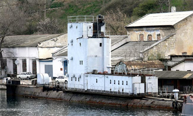 烽火问鼎计划每天认识一件兵器由退役的613型潜艇改造而成的浮动发电站