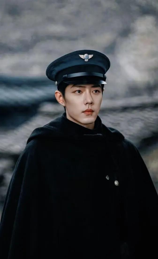 肖战是要把这种造型焊死感觉肖战如果演一部大佬的剧得把粉丝们，小飞侠们迷晕