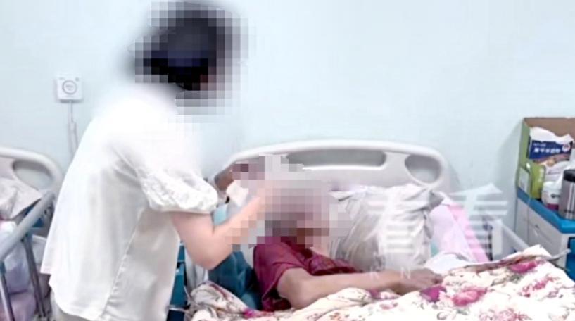 爱情太伟大了！王大爷已经活了102岁了，万万没想到在护理院住的时候，他认识了照顾