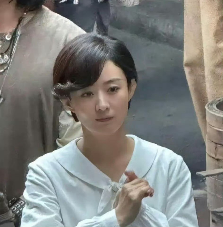 赵丽颖新剧一种气血很足的美没看出哪里气血足的样子，反而觉得丽个子不高，然后没什么