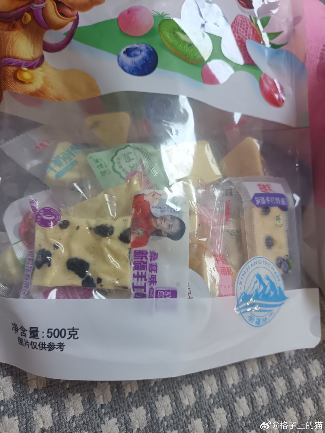 看孩子写作业，孩子在我的底线来回蹦哒，我都忍住啦！我今晚改变策略，不急不躁。这个奶酪味道还行，就是有