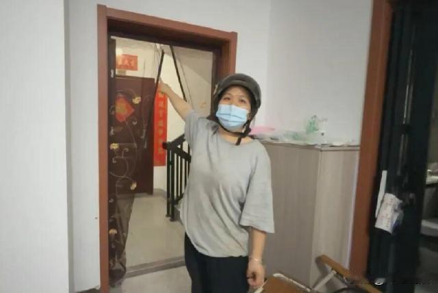 杭州，张女士称，最近非常心烦。楼上搬来一位新邻居，但是每天夜里都会制造噪音，每天