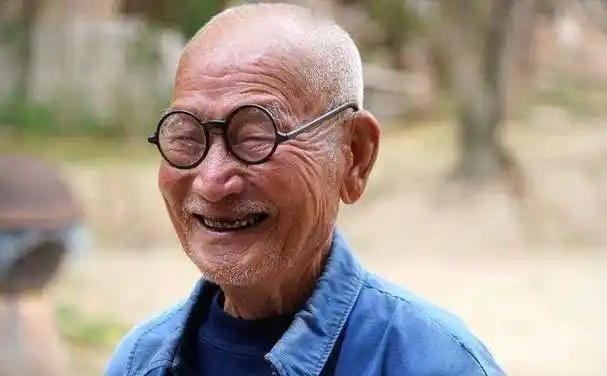 随着年龄的增长，身体的各项功能自然会出现不同程度的衰退，尤其是当我们步入70岁以