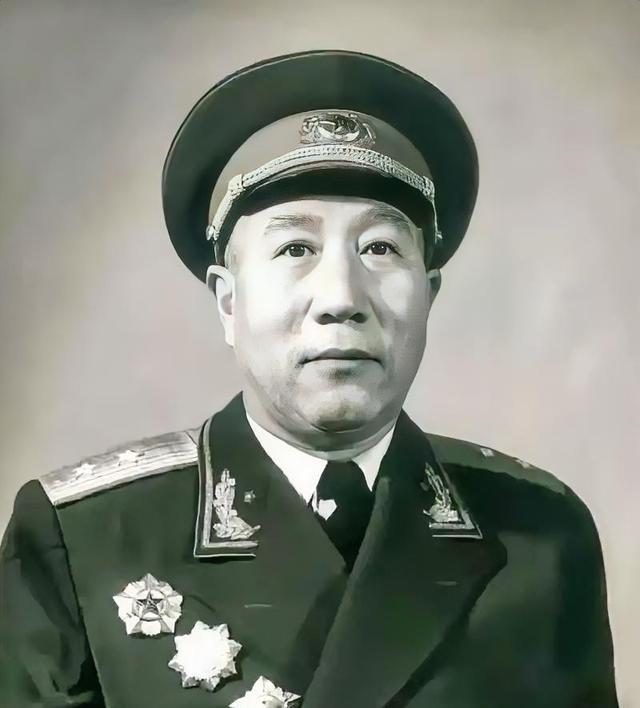 1945年，粟裕正为一场恶战焦头烂额。敌军五倍于我，却固守不出。就在此时，一位路
