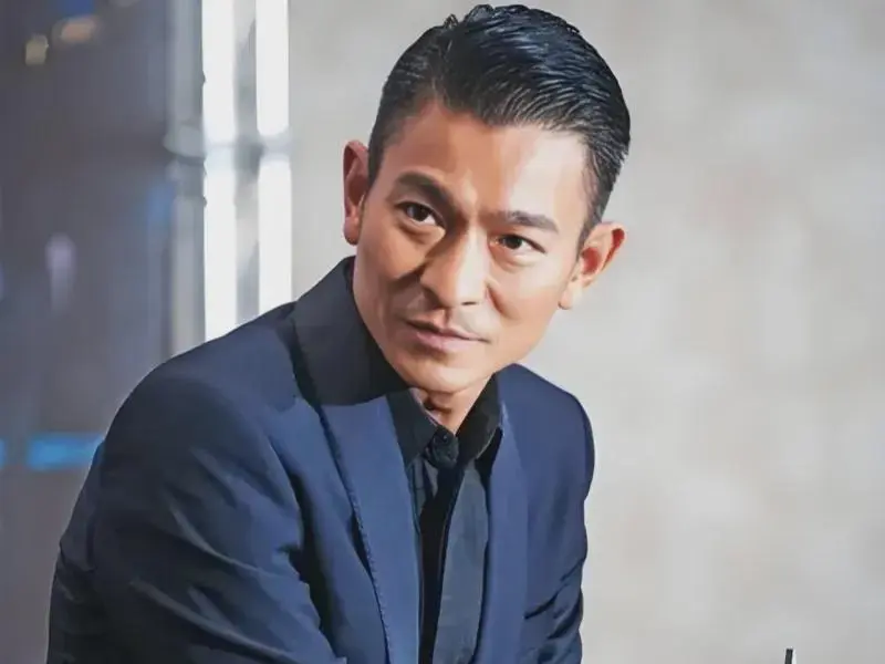 有哪些港台艺人是真红心，而非两面派？