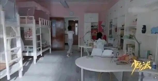 《少年派》的编剧是不是没上过高中？