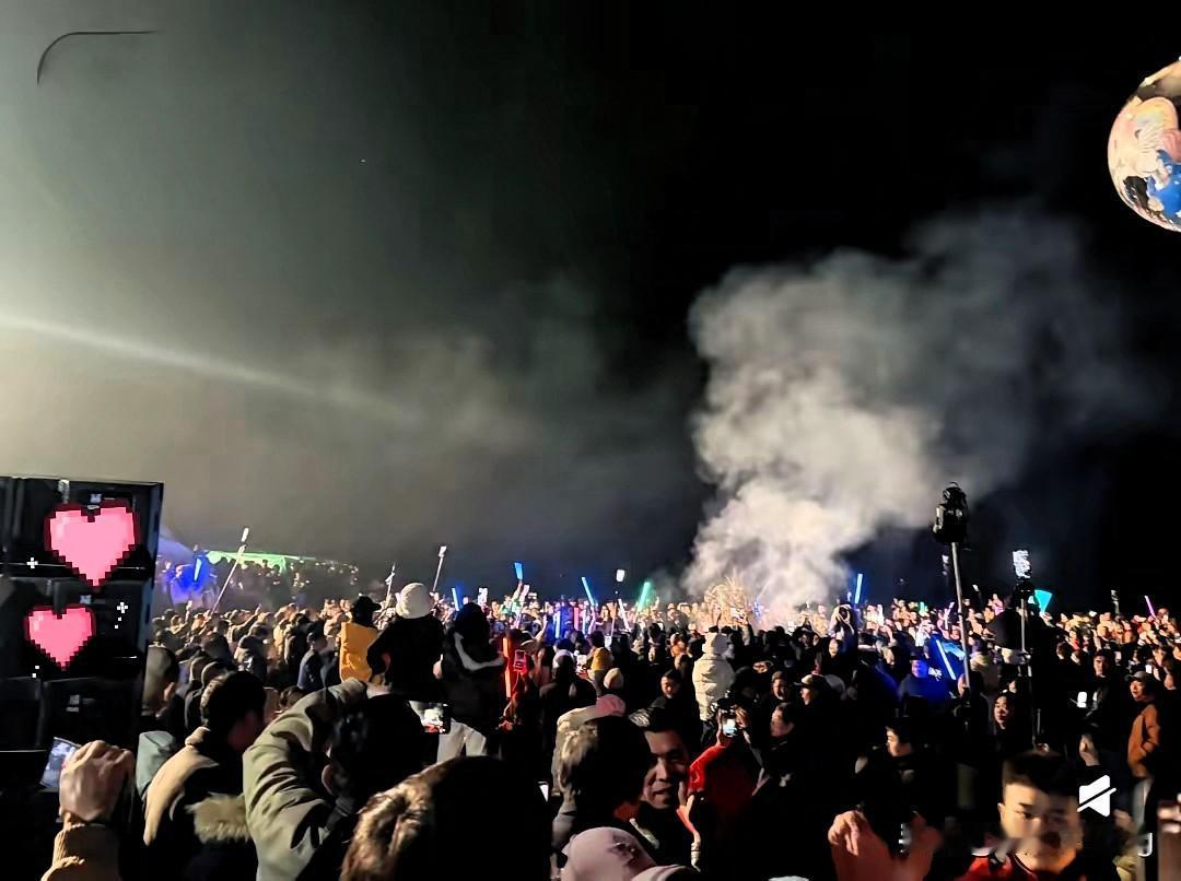 重庆这波“官方下场”真的杀疯了！美甲师一句“求帮按猪”的野路子家宴，居然被文旅局