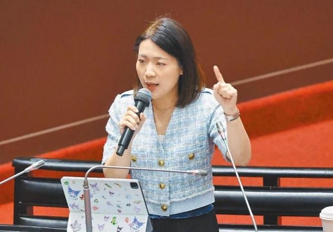 徐巧芯二次反水炸翻台立院！3800亿军购底线被自己人击穿，国民党的内讧远比你想的