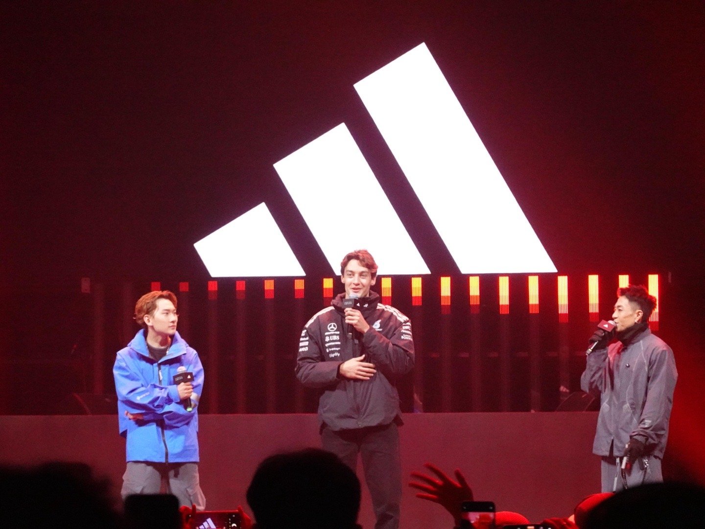 苏翊鸣回应坐拉塞尔副驾貌美的拉塞尔+帅气小鸣阿迪是会玩的，让苏翊鸣坐在拉塞尔的副