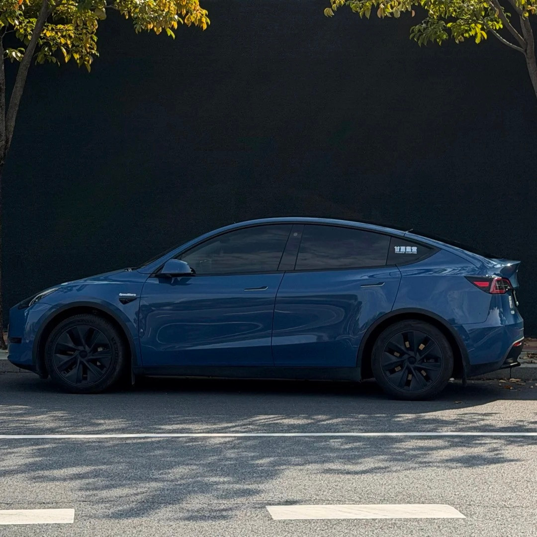 怎么会有这么好看的蓝色特斯拉？特斯拉