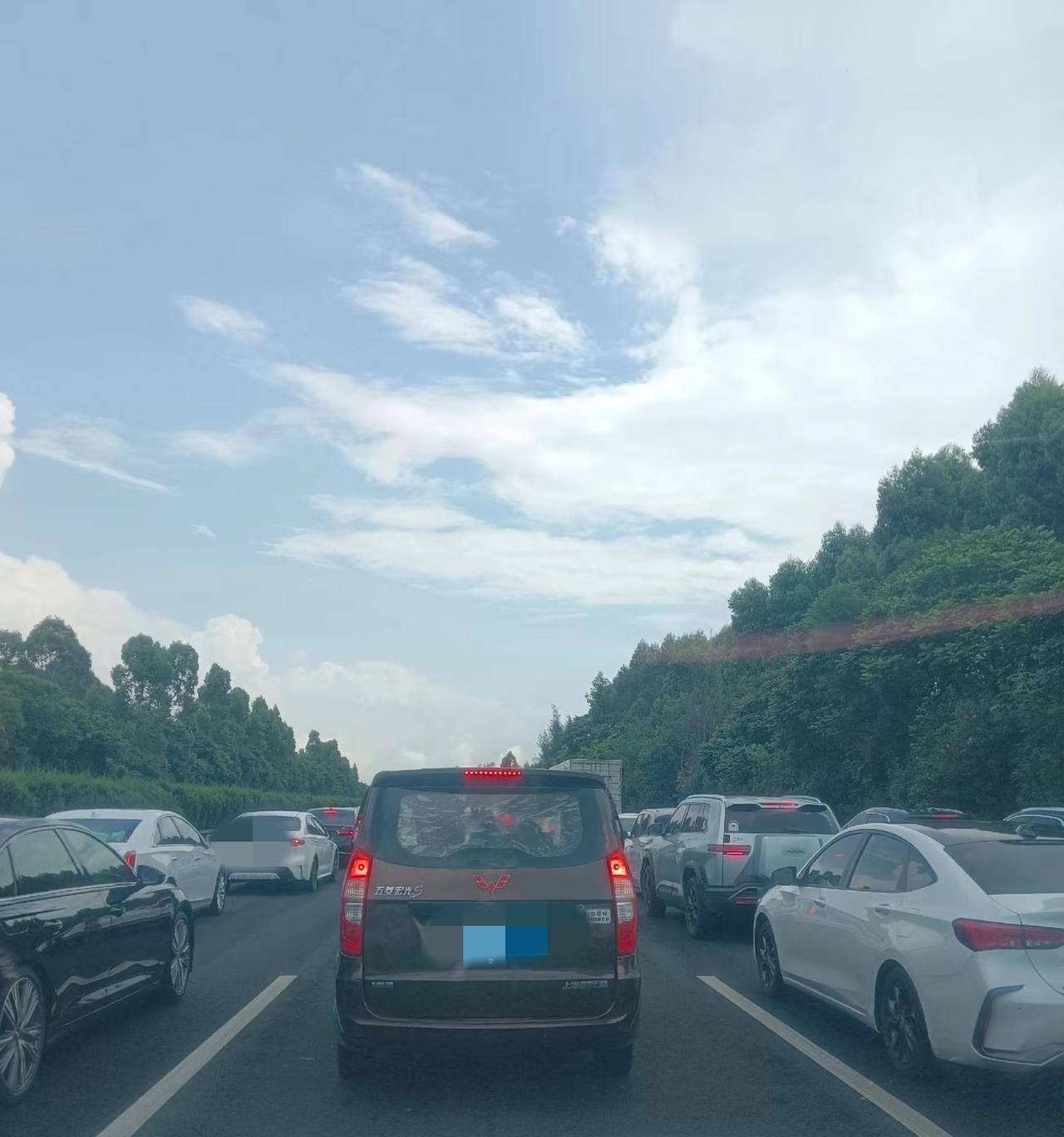 国庆假期余额不足两天，有六个万万没想到：1、快。刚放假的时候觉得8天特别长