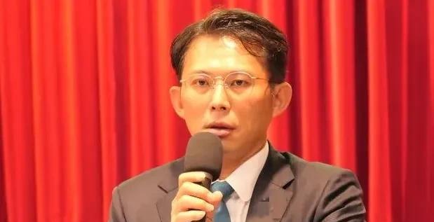 台湾省立法机构负责人韩国瑜昨晚在参加反罢免晚会时表示，立法机构有四大美男，民众党