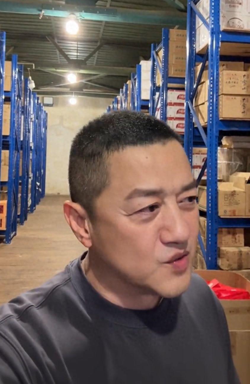 李亚鹏喊话张雪：“虽然我们俩不认识，但是你的话我信！”他请张雪拍卖冠军车时通