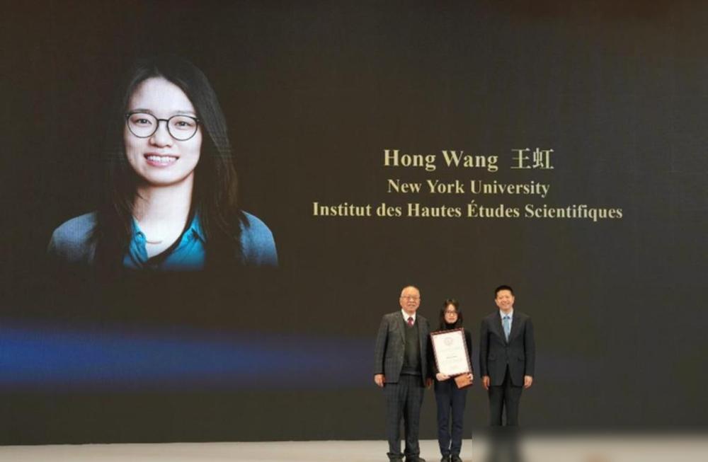 当年北大数学系分配给广西的招生名额只有1个，竞争极其激烈，名额最终花落他人，王虹