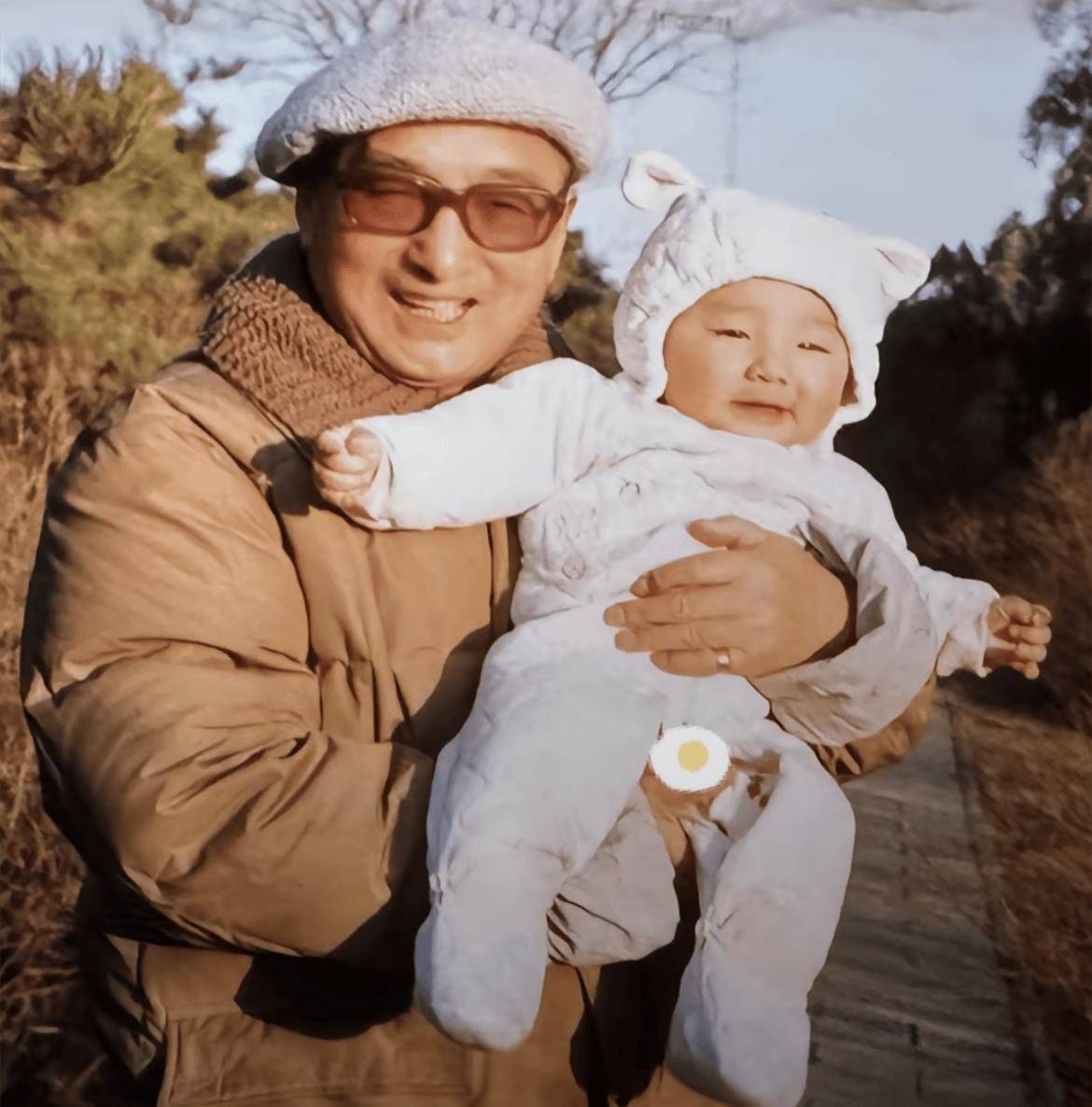 陈大愚结婚后，不想要孩子。哪料，陈佩斯急了对他却说：“儿子，你们生完孩子我们帮你