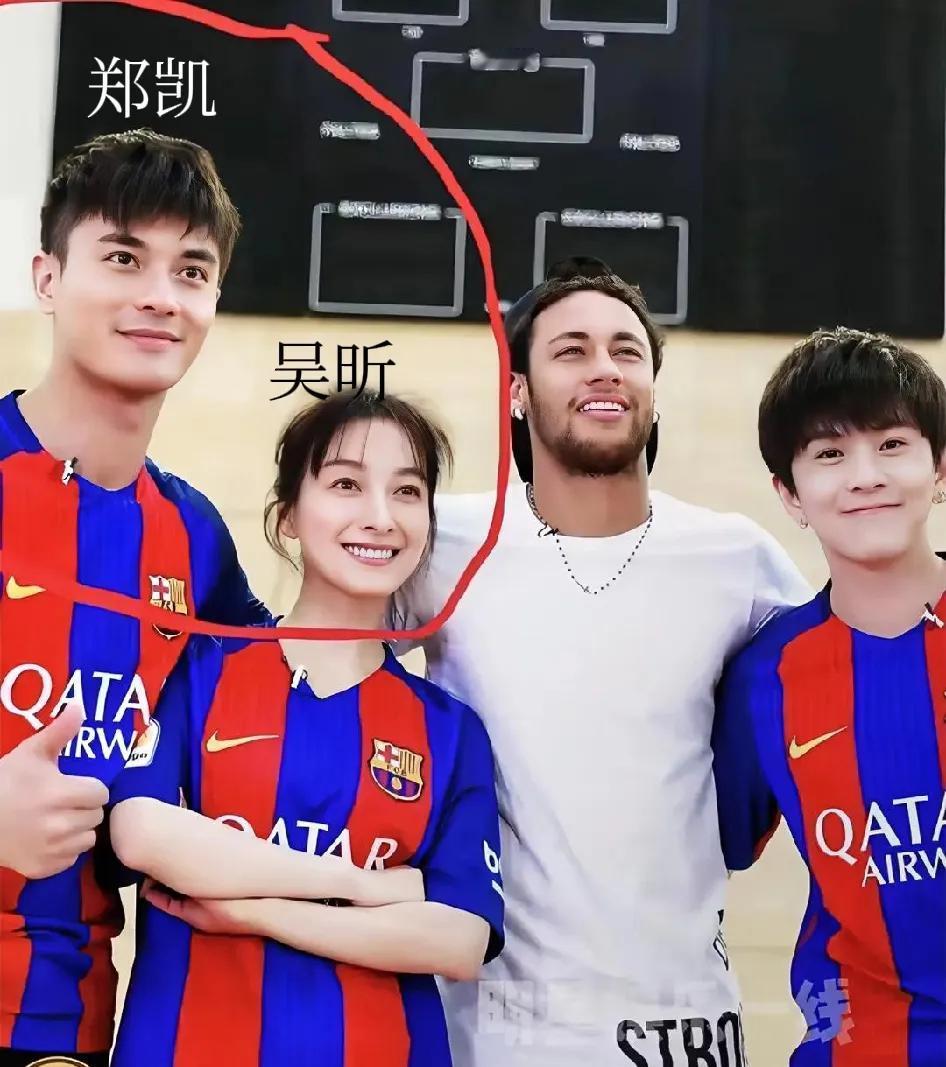 终于明白了，吴昕才是那个人生赢家。在快乐家族的时候，海涛对她也有好感，但她依然