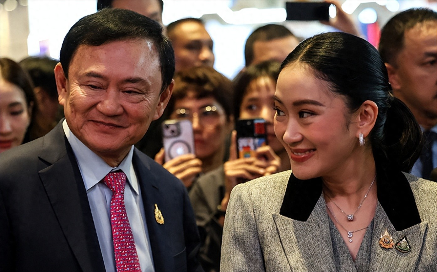 佩通坦被出卖，他信始终咽不下这口气，亲自下场爆锤洪森！沉默近一个月的泰国前总