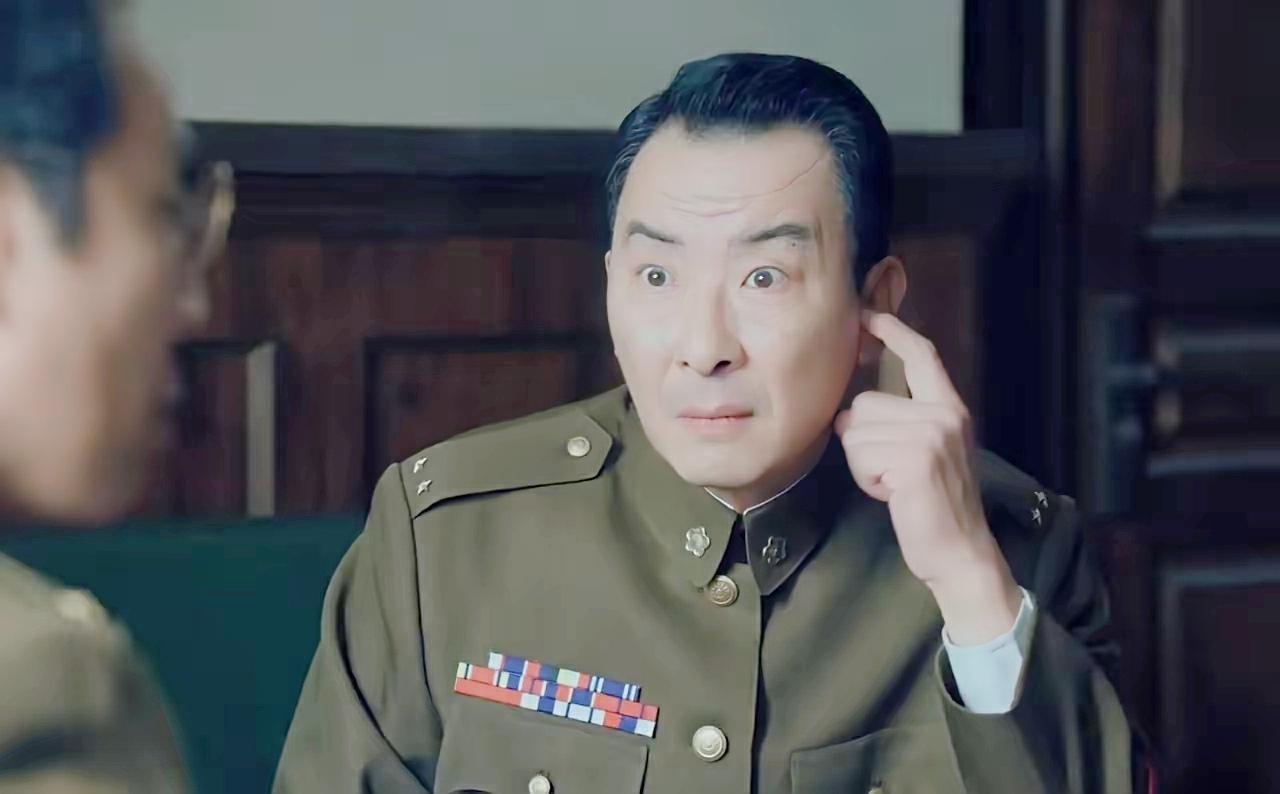 追剧《沉默的荣耀》郝平不愧是老戏骨，他饰演的国防二厅厅长段退之的角色，太神气了