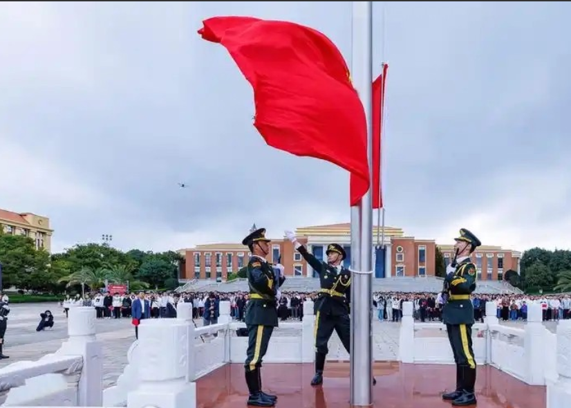 建议换国歌？2024年，有人在网上提了这样一个大胆的想法。他说每次在奥运会上看到