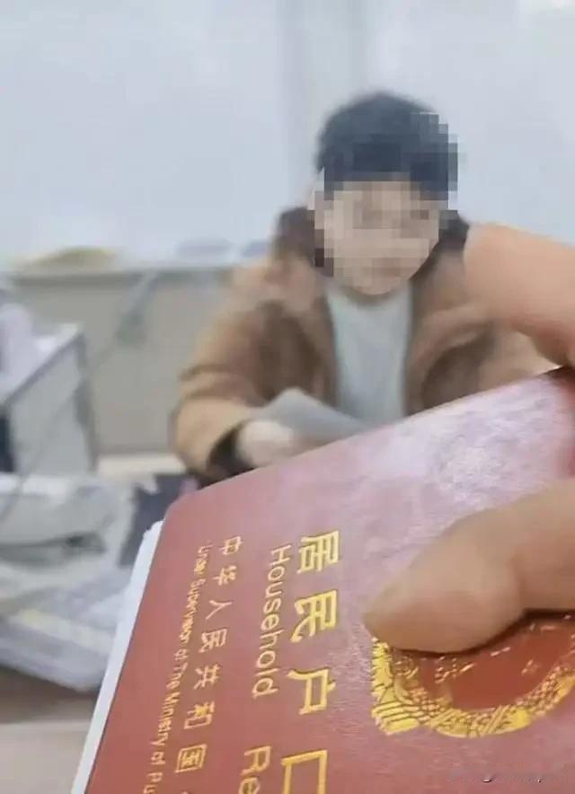最近有条新闻真让人堵心：江西九江有位伍先生，父亲去世留下15万存款，去银行取钱，