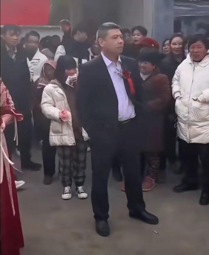 不喜欢就别结，隔着那么远像避“瘟神”似的年纪都不小了，男人你该认清现实了​​​