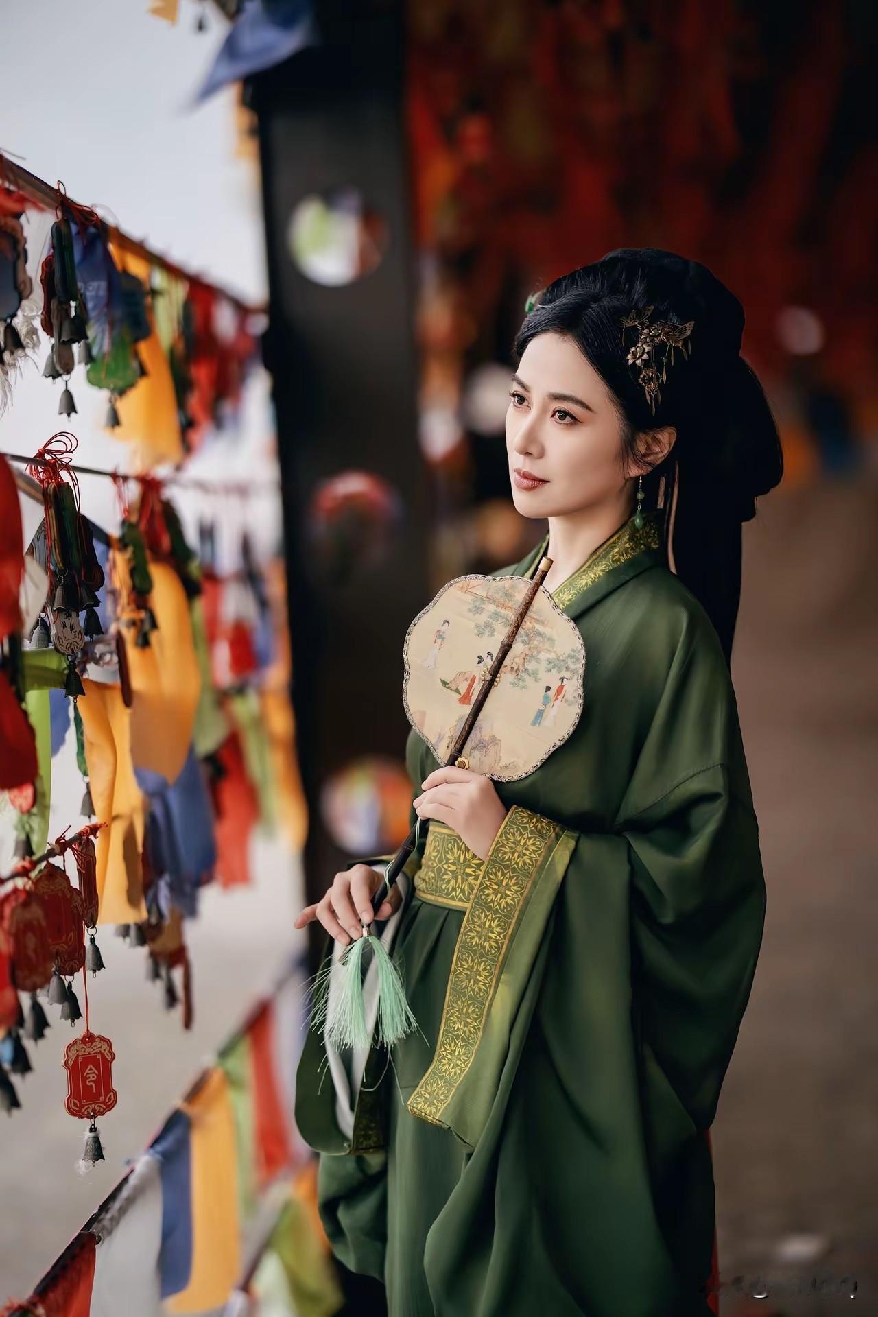 古早女神叶璇又杀回来了，我是看她的古装剧长大的，打小就很喜欢她的长相，可惜自从做