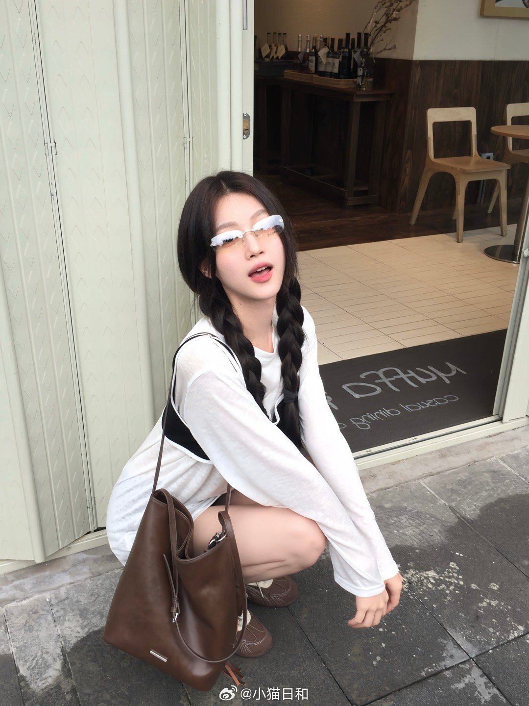 chuu՞-ㅅ-՞​​​