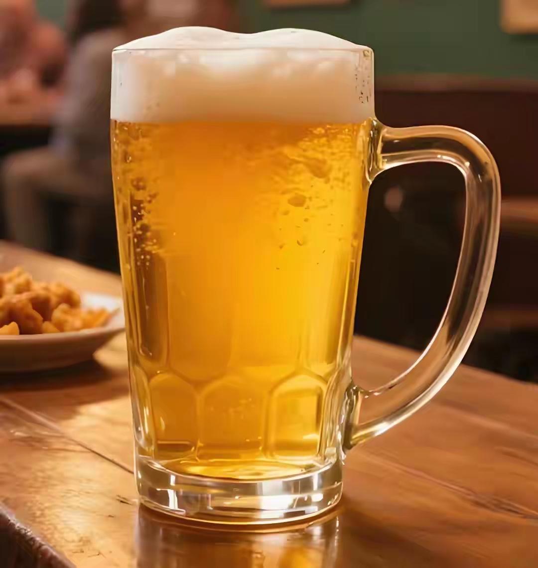 重庆，一男子喝了瓶啤酒，喝完身体就开始不对劲，他觉得酒有问题，就反映给相关部门，