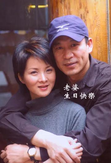 2000年，27岁的谢兰与38岁的师小红结婚，她对师小红说:“婚后不要孩子，我们