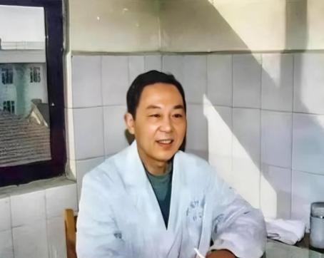 1970年，徐州一主任医生趁妻子不在，偷偷服用了4克毒性极强的曼陀罗花，所有人都