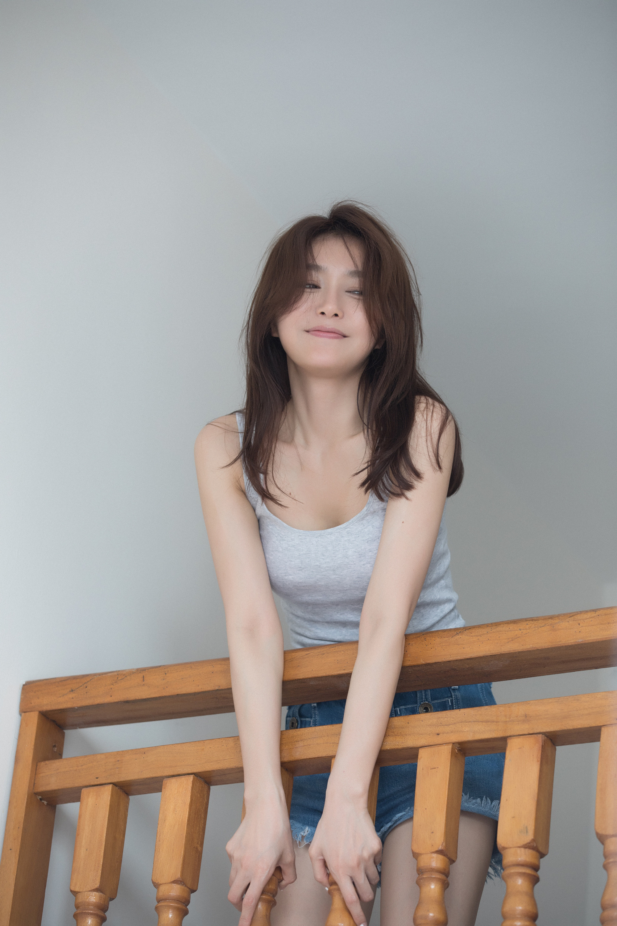 秦岚嗓子恢复了秦岚一组好看经典的私服穿搭。秦岚