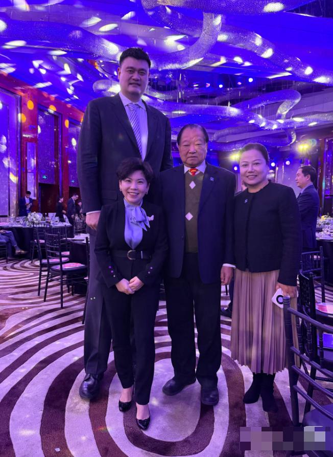 邓亚萍发文：又和老朋友见面了