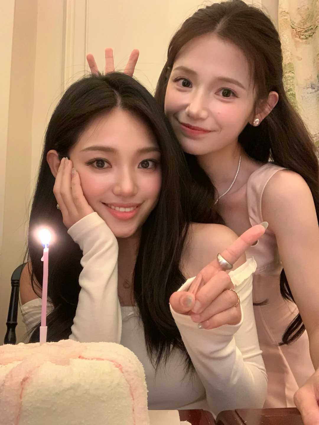 世界上另一个我 ˚𝜗𝜚˚⋆👩🏻‍❤️‍👩🏻•*