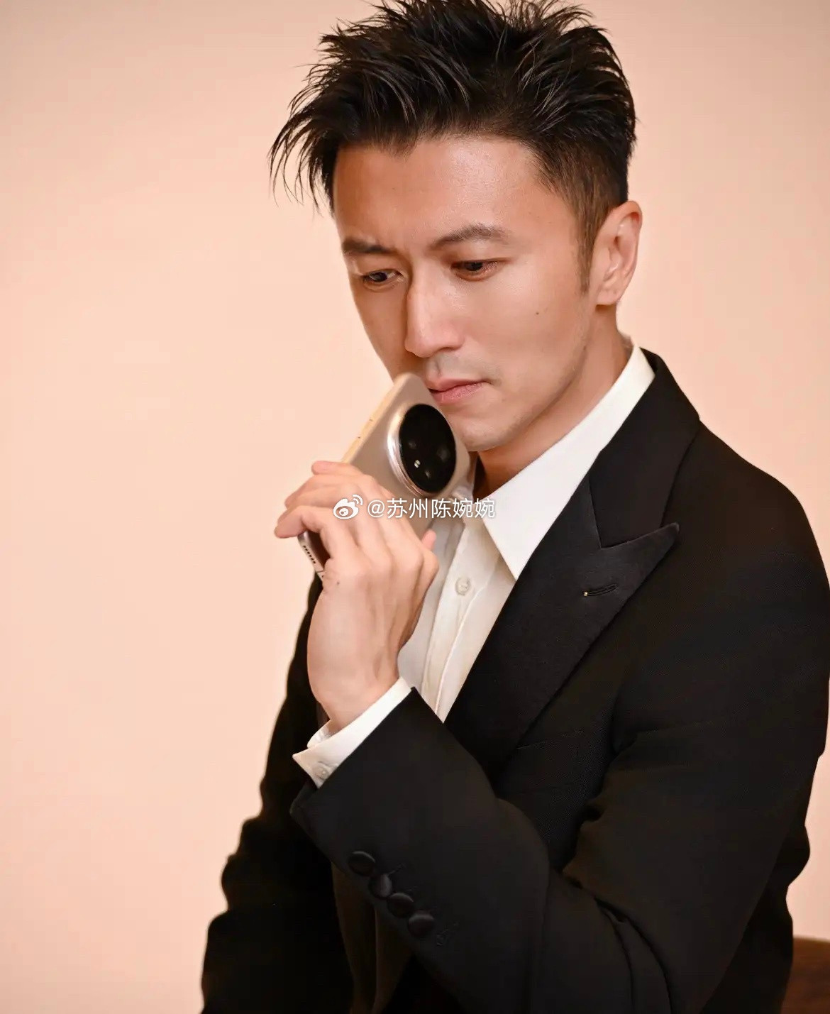 谢霆锋的演艺事业终于有人继承衣钵了，不是他和张柏芝的大儿子谢振轩，也不是二儿子谢
