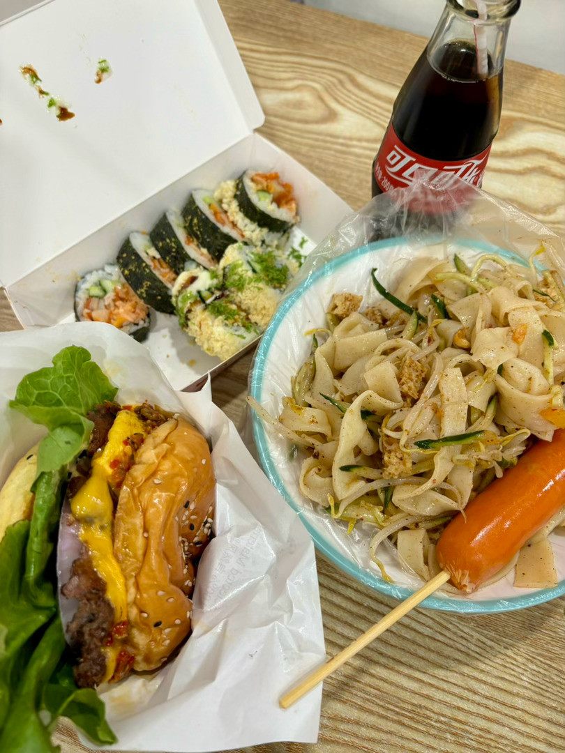 今天吃撑了