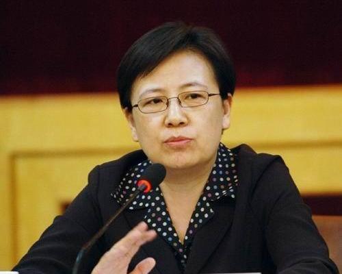 热点观点畅聊会这是一只退休的大老虎，但一直没有完全退下来，还长期在学会里兼职，