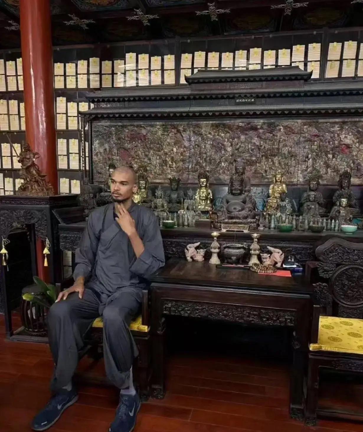 上赛季查出血栓后，文班亚马似乎看透人生了。经历了上赛季的意外，这位年轻的