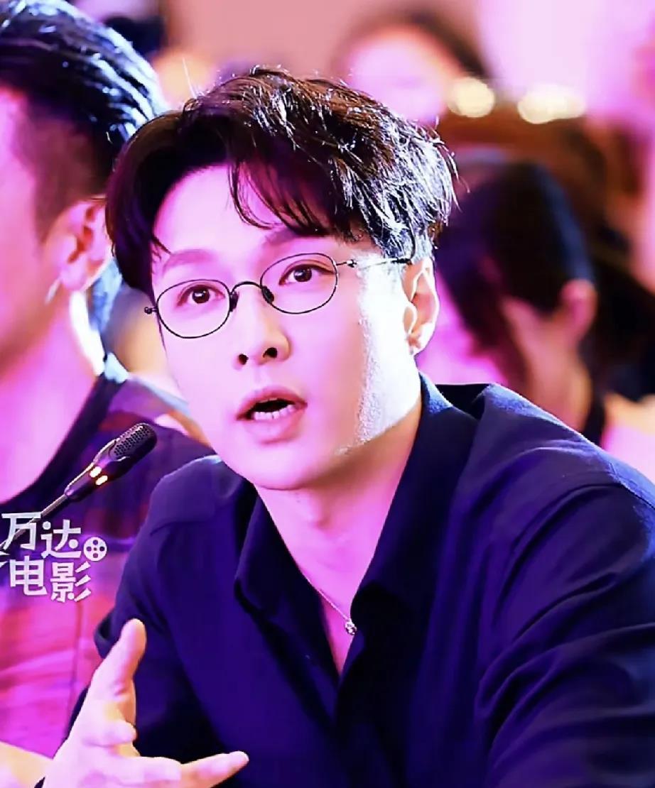 啥事没干的张艺兴这会可被张碧晨害惨了，他怎能想到，某天会因为一条被人偷