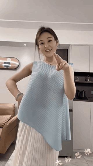 长得漂亮，穿什么都好看，就是披个布片子都有人喜欢！