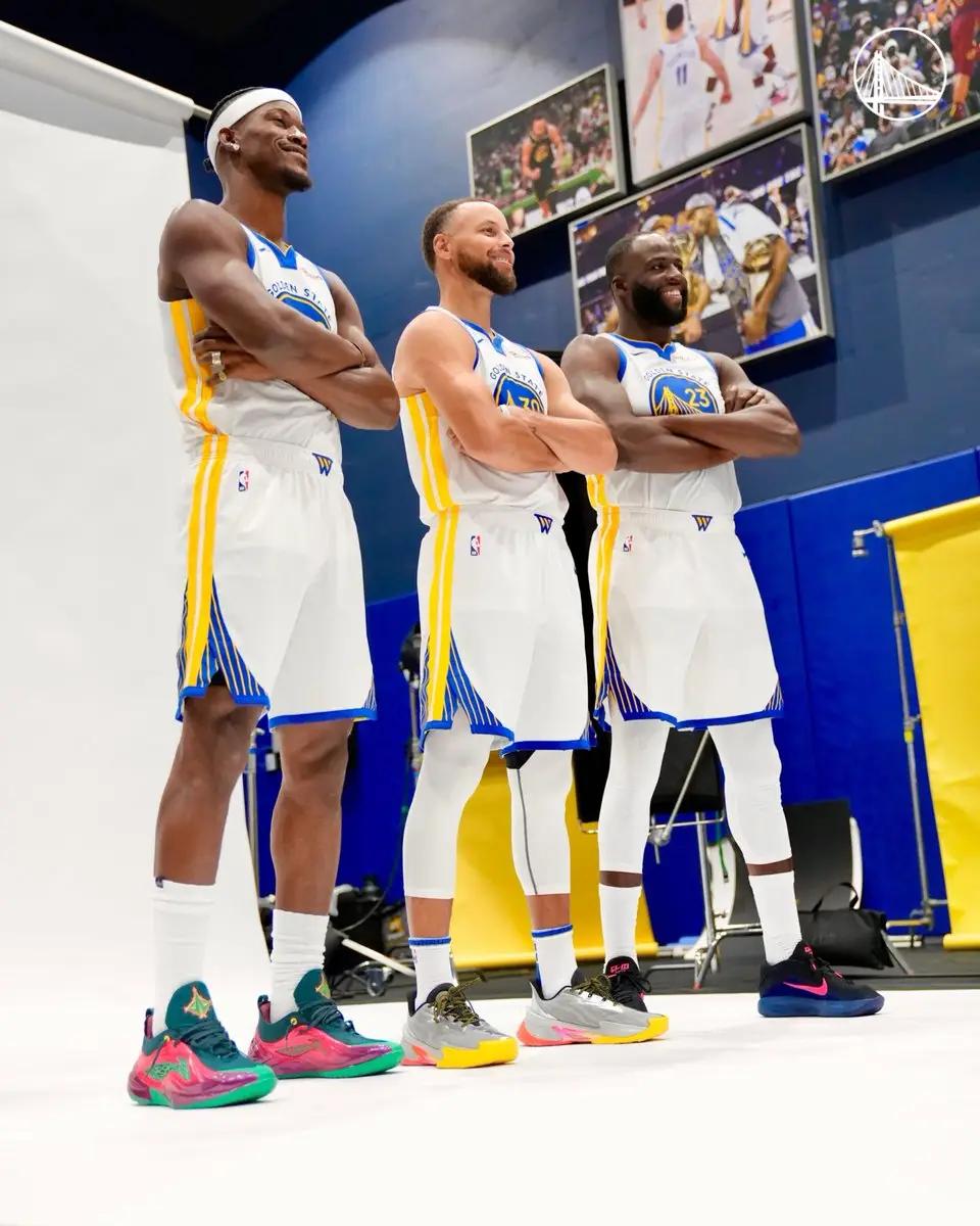 现在格林已经彻底暴露所以天天破防，以前库里缺阵克莱基本都在，20年摆烂就算了，这