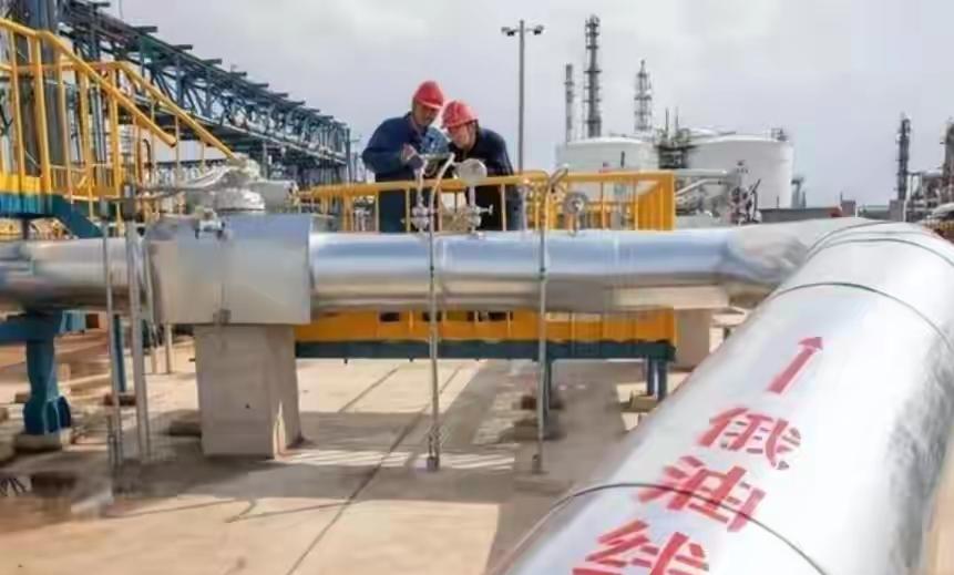 这是怎么了？中俄贸易2025年出现断崖式下滑近年来，欧美针对俄罗斯的制裁带来