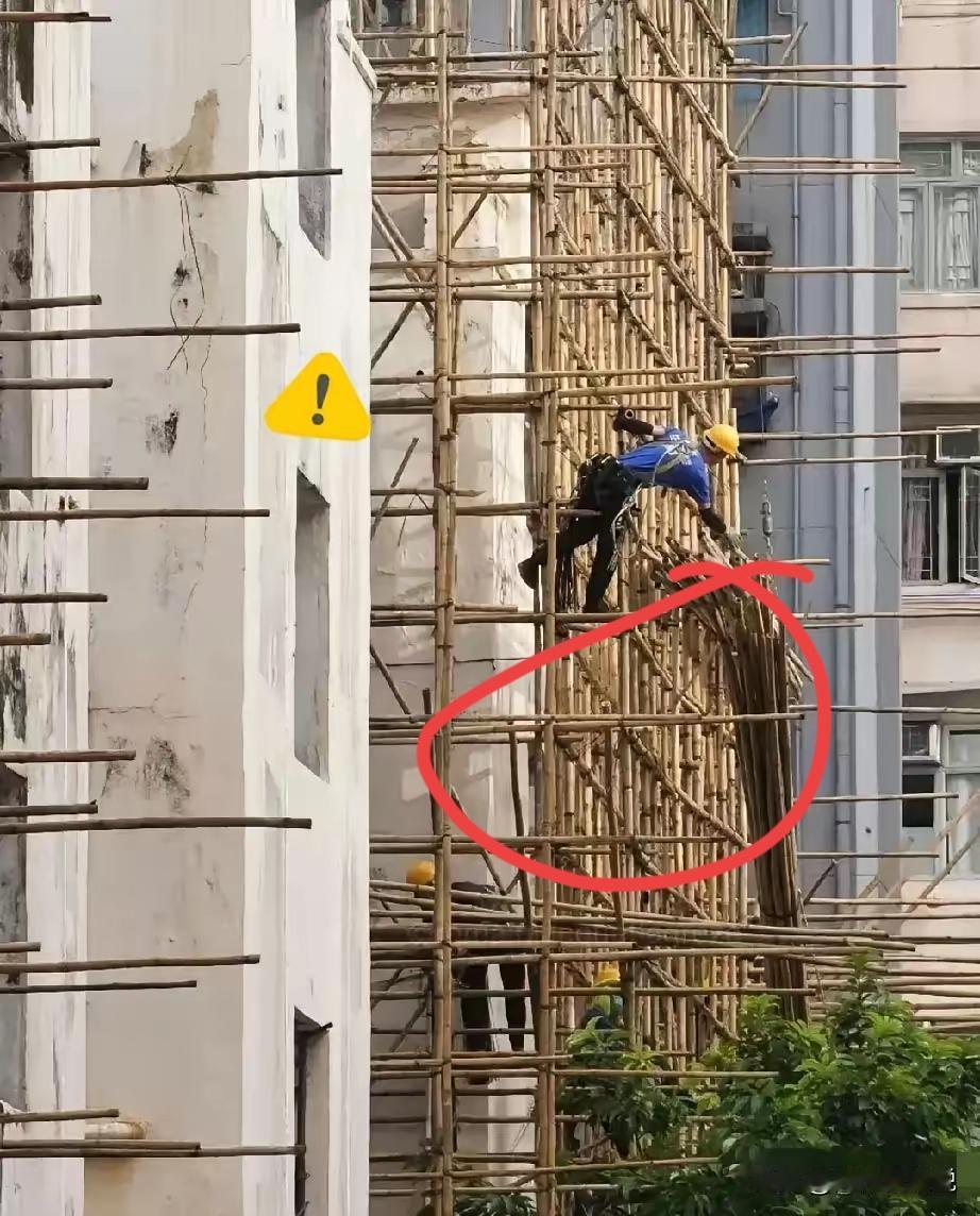 别再误解香港用竹脚手架是落后了！真相是利益捆绑+文化执念让这隐患迟迟没根除，大