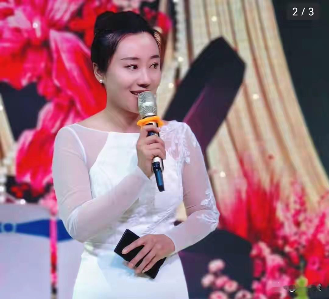 河北38岁知性优雅的美女主持人常雪莉永远的离开了！她被一辆“老头乐”撞上后，失去